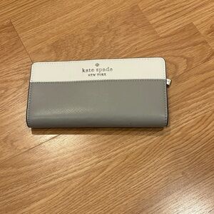 Kate Spade Two-Tone Gray and Cream Wallet